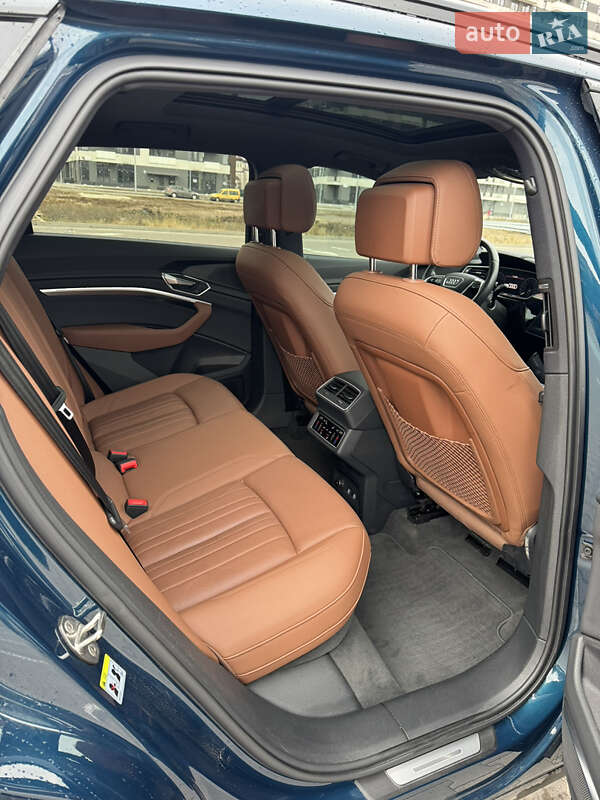 Позашляховик / Кросовер Audi e-tron 2019 в Києві фото 35 Позашляховик / Кросовер Audi e-tron 2019 в Києві