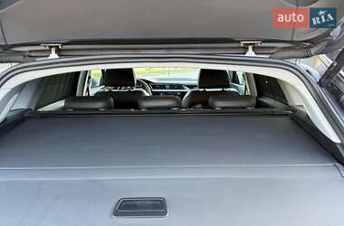 Позашляховик / Кросовер Audi e-tron 2021 в 