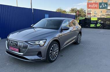 Позашляховик / Кросовер Audi e-tron 2021 в 