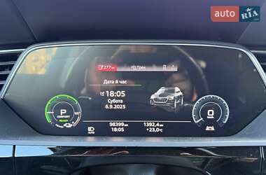 Позашляховик / Кросовер Audi e-tron 2021 в 