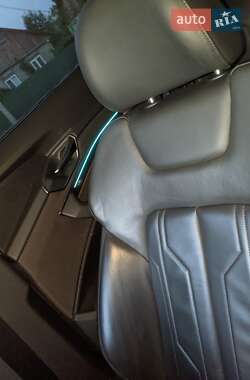 Позашляховик / Кросовер Audi e-tron 2021 в 