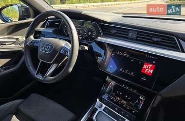 Внедорожник / Кроссовер Audi e-tron 2021 в 