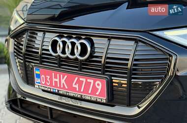 Внедорожник / Кроссовер Audi e-tron 2021 в 