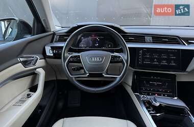 Внедорожник / Кроссовер Audi e-tron 2021 в 