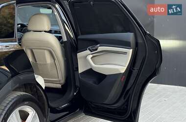 Внедорожник / Кроссовер Audi e-tron 2021 в 
