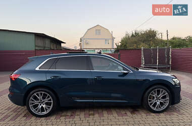 Внедорожник / Кроссовер Audi e-tron 2020 в 