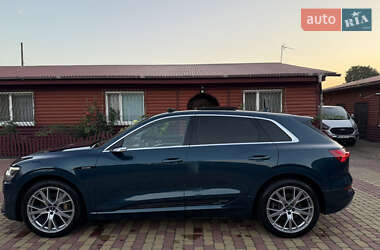 Внедорожник / Кроссовер Audi e-tron 2020 в 