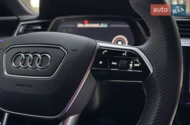 Позашляховик / Кросовер Audi e-tron 2022 в 