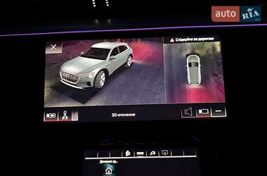 Позашляховик / Кросовер Audi e-tron 2022 в 