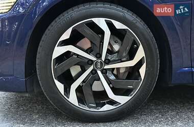 Позашляховик / Кросовер Audi e-tron 2022 в 