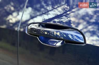 Позашляховик / Кросовер Audi e-tron 2022 в 