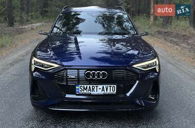 Позашляховик / Кросовер Audi e-tron 2022 в 