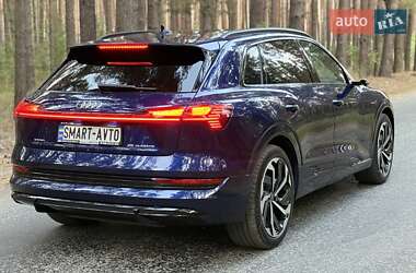 Позашляховик / Кросовер Audi e-tron 2022 в 