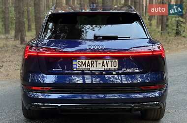Позашляховик / Кросовер Audi e-tron 2022 в 
