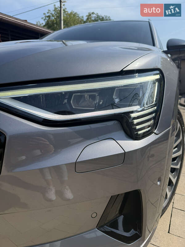Позашляховик / Кросовер Audi e-tron 2019 в Виноградові