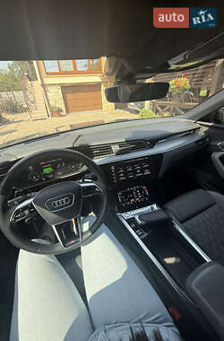 Позашляховик / Кросовер Audi e-tron 2019 в 