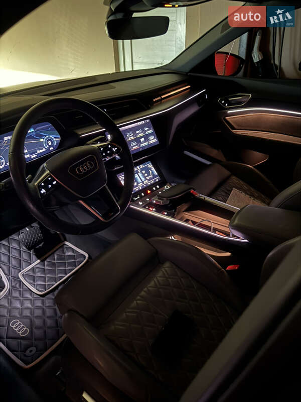 Позашляховик / Кросовер Audi e-tron 2019 в Виноградові