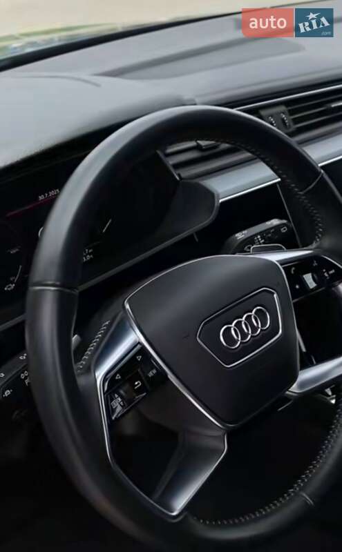 Позашляховик / Кросовер Audi e-tron 2021 в Чернівцях