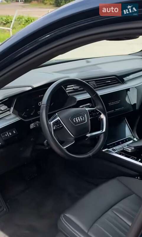 Позашляховик / Кросовер Audi e-tron 2021 в Чернівцях