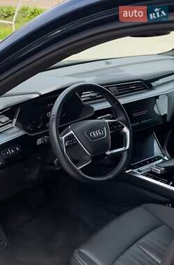 Внедорожник / Кроссовер Audi e-tron 2021 в 