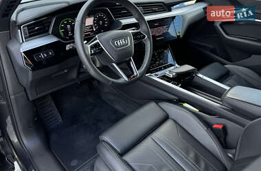 Внедорожник / Кроссовер Audi e-tron 2022 в 