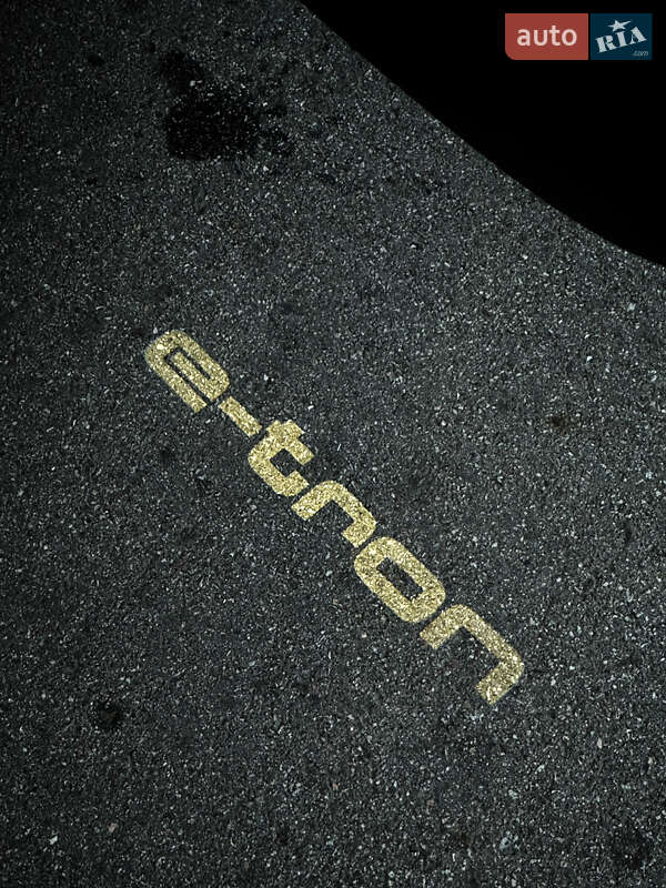 Внедорожник / Кроссовер Audi e-tron 2022 в Лубнах