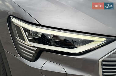 Внедорожник / Кроссовер Audi e-tron 2023 в 