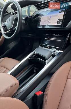 Позашляховик / Кросовер Audi e-tron 2022 в 