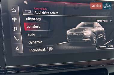 Позашляховик / Кросовер Audi e-tron 2022 в 