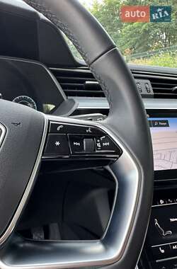 Позашляховик / Кросовер Audi e-tron 2022 в 