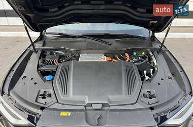 Позашляховик / Кросовер Audi e-tron 2022 в 