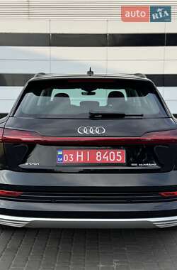 Позашляховик / Кросовер Audi e-tron 2022 в 