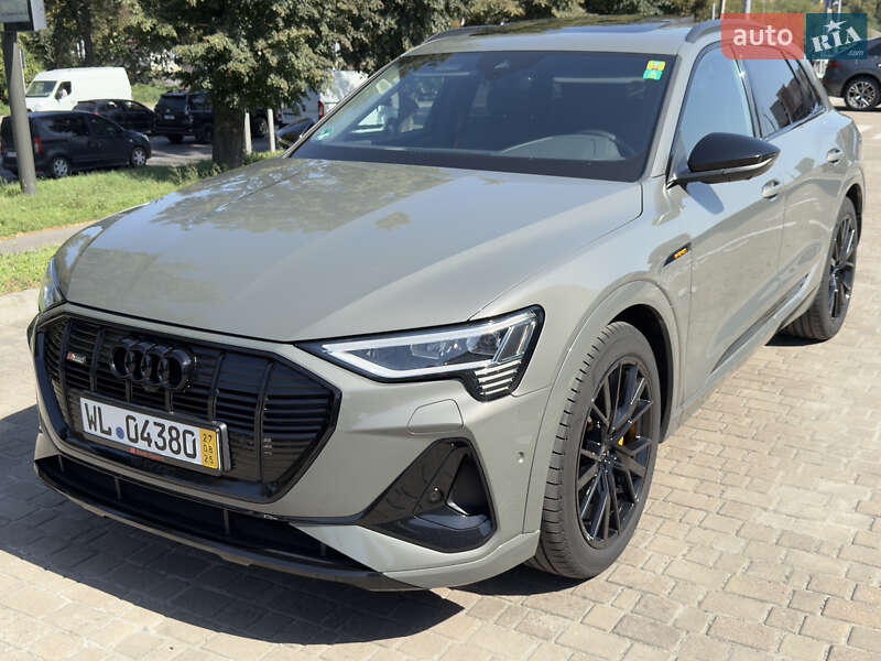 Внедорожник / Кроссовер Audi e-tron 2023 в 