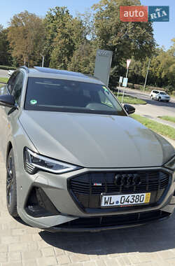 Внедорожник / Кроссовер Audi e-tron 2023 в 