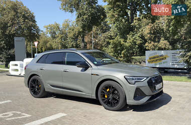 Внедорожник / Кроссовер Audi e-tron 2023 в 
