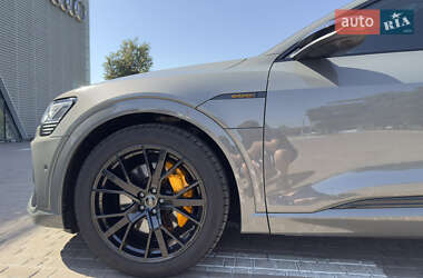 Внедорожник / Кроссовер Audi e-tron 2023 в 