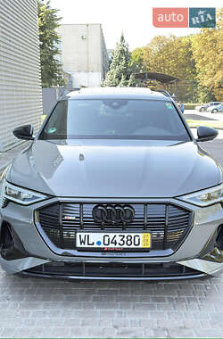 Внедорожник / Кроссовер Audi e-tron 2023 в 