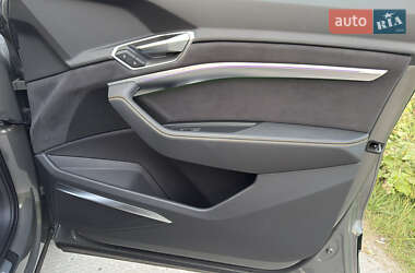Внедорожник / Кроссовер Audi e-tron 2023 в 