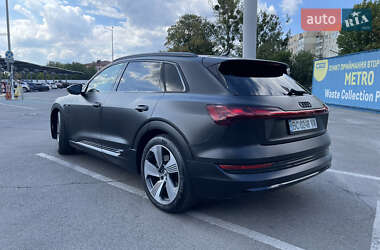Позашляховик / Кросовер Audi e-tron 2019 в 