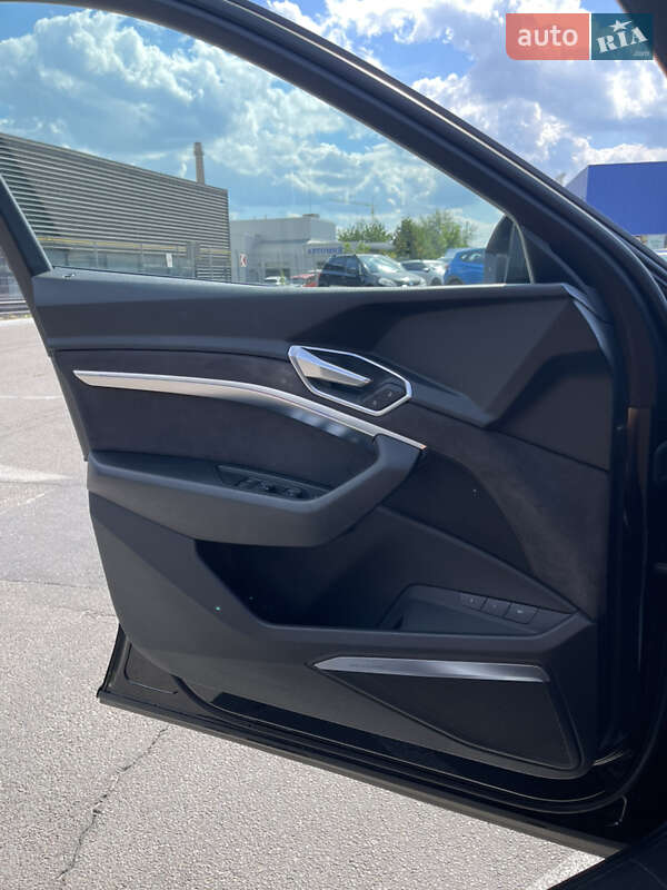 Внедорожник / Кроссовер Audi e-tron 2019 в Львове