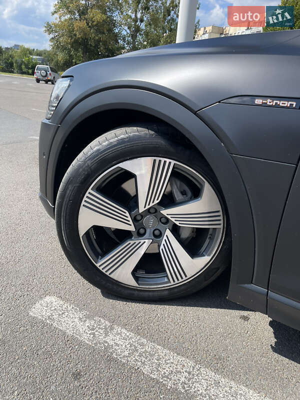 Внедорожник / Кроссовер Audi e-tron 2019 в Львове