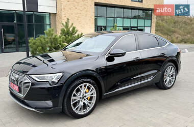 Внедорожник / Кроссовер Audi e-tron 2023 в 