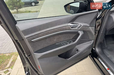 Внедорожник / Кроссовер Audi e-tron 2023 в 