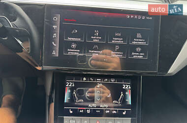 Внедорожник / Кроссовер Audi e-tron 2023 в 