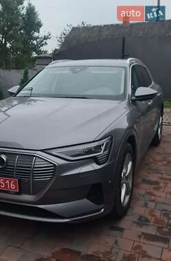 Внедорожник / Кроссовер Audi e-tron 2019 в 