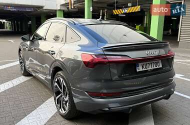 Позашляховик / Кросовер Audi e-tron 2021 в 