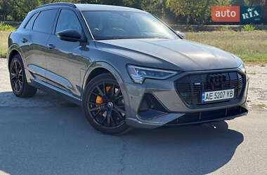 Внедорожник / Кроссовер Audi e-tron 2022 в 