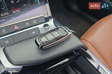 Внедорожник / Кроссовер Audi e-tron 2022 в 