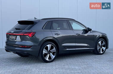 Позашляховик / Кросовер Audi e-tron 2021 в 