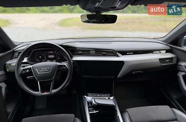 Позашляховик / Кросовер Audi e-tron 2019 в 
